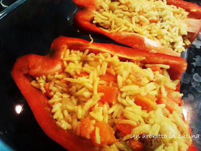 Peperoni ripieni al curry di verdure e riso basmati