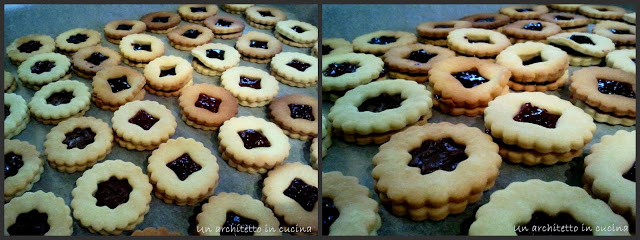 Biscottini di frolla ripieni alla marmellata