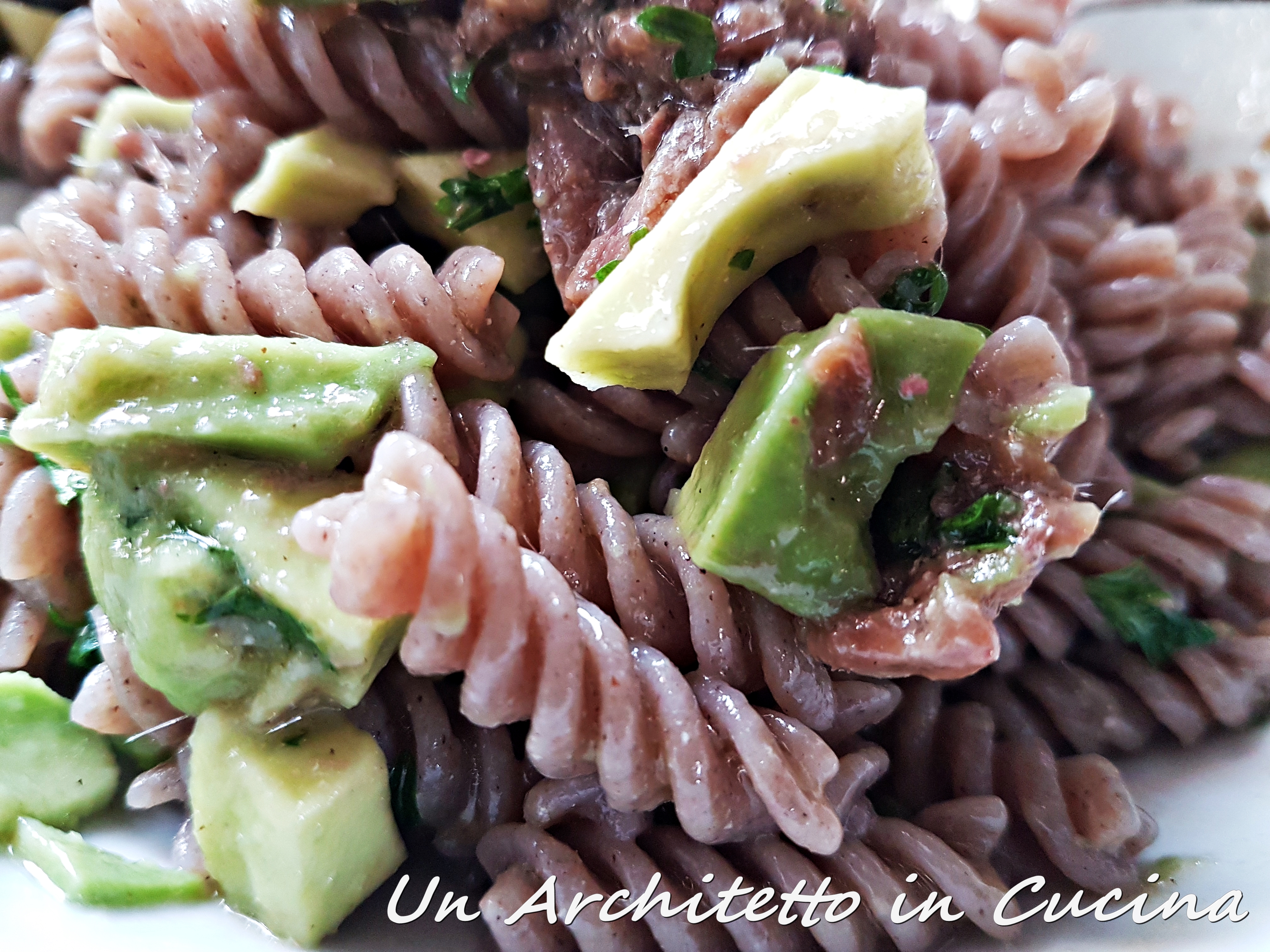 Pasta integrale con avocado e alici