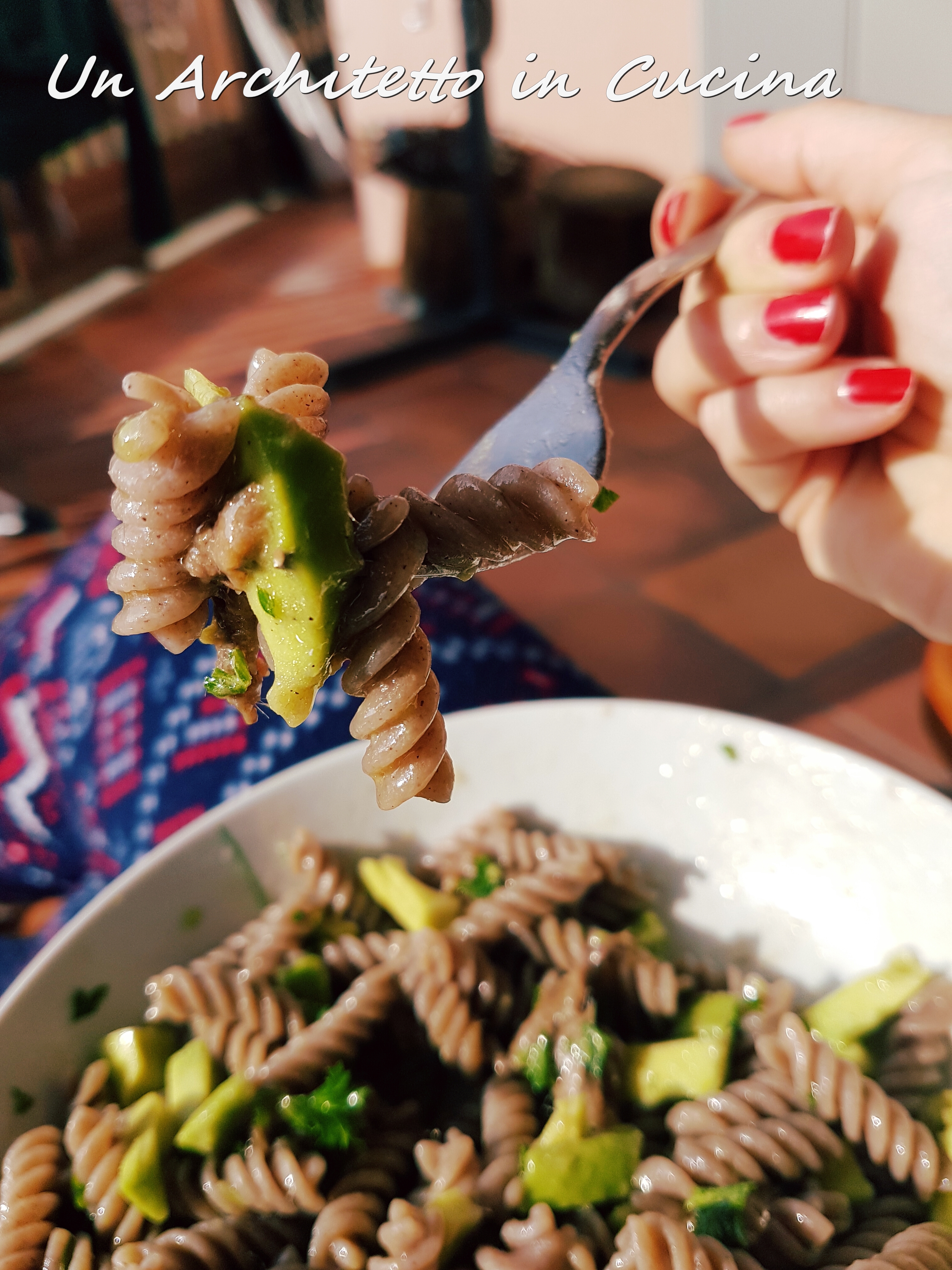 Pasta integrale con avocado e alici