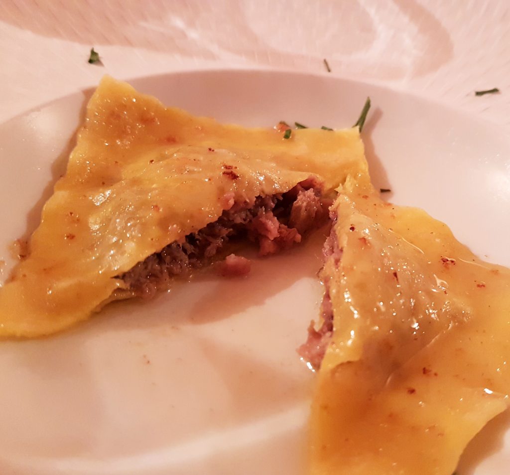 Agnolotti ripieni di carne arrosto e uvetta al burro nocciola