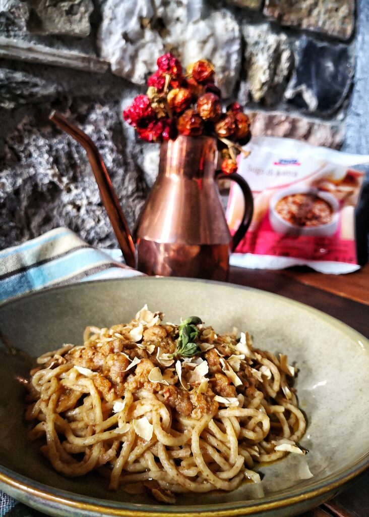 Spaghetti caserecci con farina di castagne e sugo di anatra