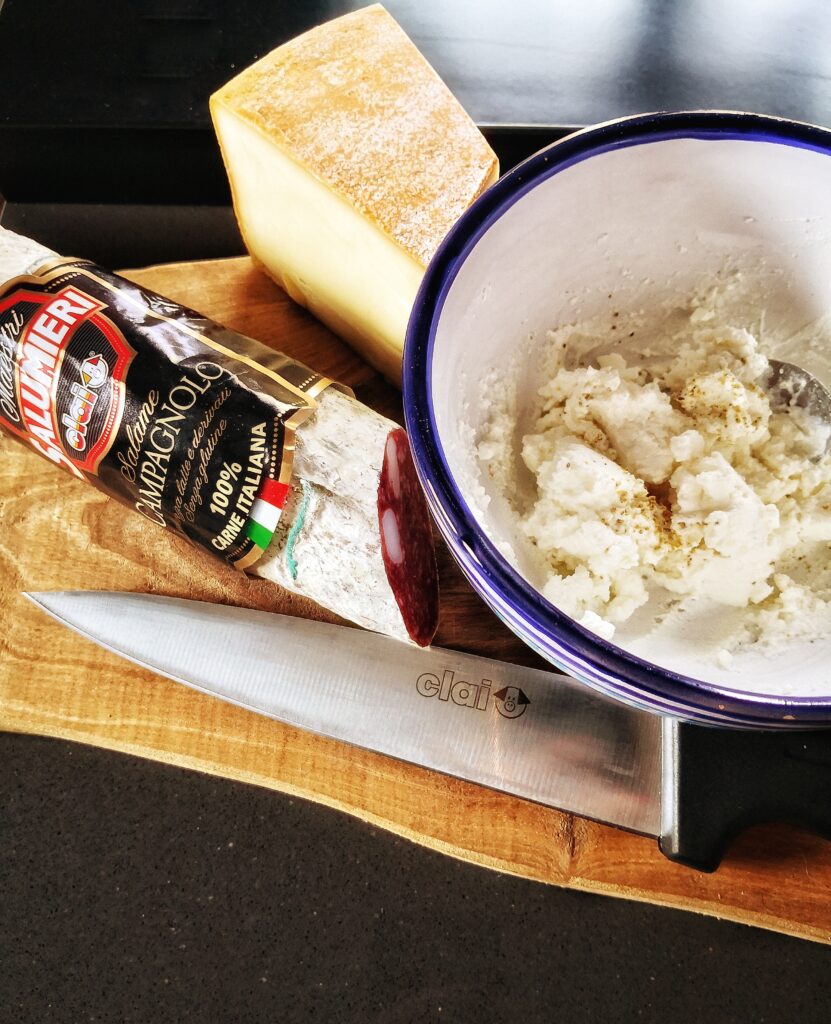 Crespelle farcite con mousse di salame campagnolo e Fontina