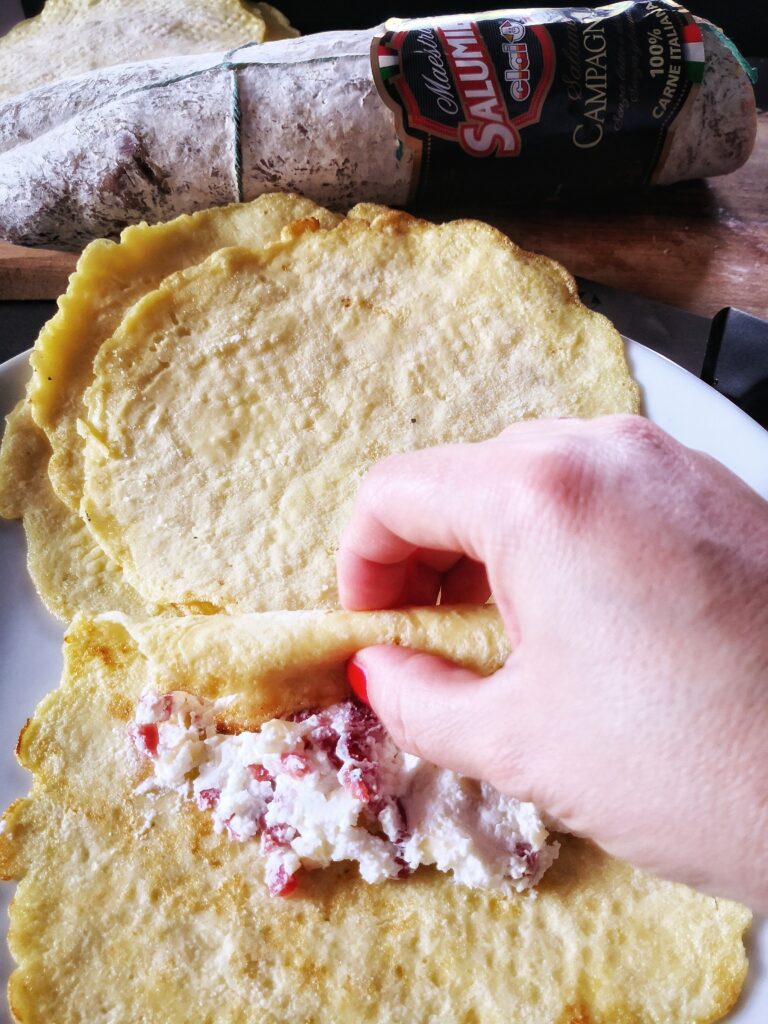 Crespelle farcite con mousse di salame campagnolo e Fontina