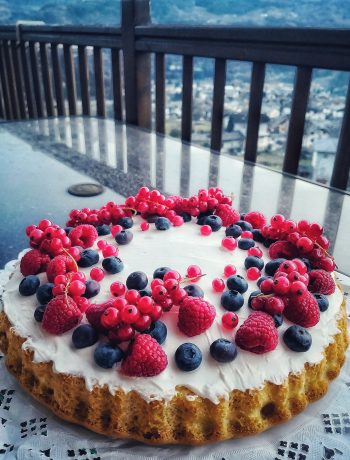 Crostata morbida con camy cream e frutti rossi